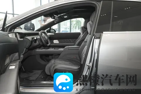 科技与舒适兼具：蔚来 ET9 2025 款 102kWh 的行政级体验-2