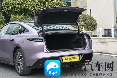 兼顾续航与操控:2025 款星纪元 ES 增程版 Ultra 四驱旗舰解析-2