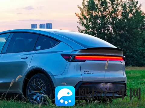 特斯拉 FSD 中国 “破冰”！2026 全面落地，华为比亚迪扛得住吗？-1