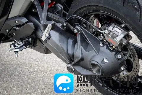 这台宝马街车，能边骑边“换弹簧”？R1300R新技术实测报告-3