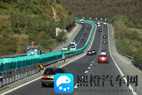 一位12年老司机的忠言:跑高速,牢记这4条铁律,关乎你的安全-1