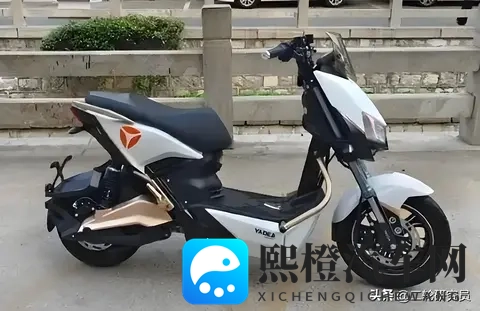 选电摩别乱买!雅迪X5这3个优势,让你通勤一周一充还倍儿有面-1