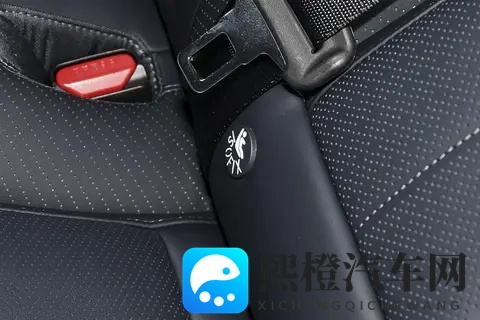 家庭出行选车不纠结?方程豹钛7 1300km续航+1880L空间太实用-2