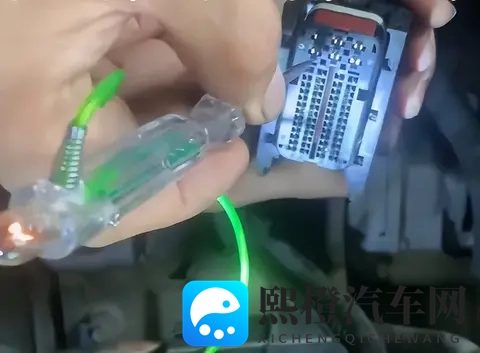 福克斯挂档不走车，师傅秒变省钱英雄，帮车主省下几千块！-1