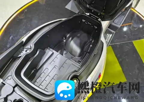 无极龙骨式踏板SR125 GTS米兰展亮相,水冷四气门+满配+十足战斗感-3