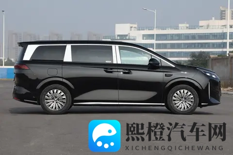 奶爸车的新选择,车长5145mm,配15T混动,纯电续航218公里-3