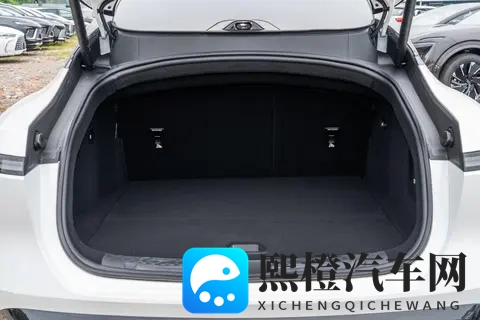 阿维塔06:高颜值,华为乾崑ADS +鸿蒙座舱,年轻人心中的豪华轿车-1