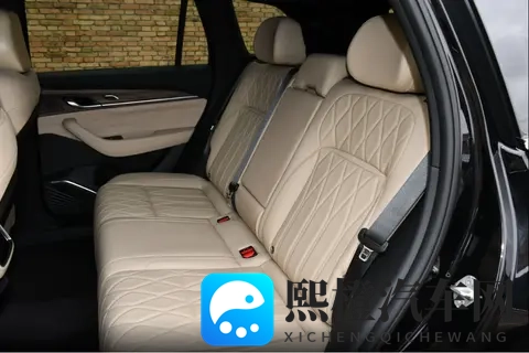 累计销量超85万台,全系标配20T+8AT,试驾体验吉利星越L-3