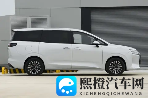 开了10多年车的老司机,为何被这款7座家用MPV星光730 PHEV圈粉?-3