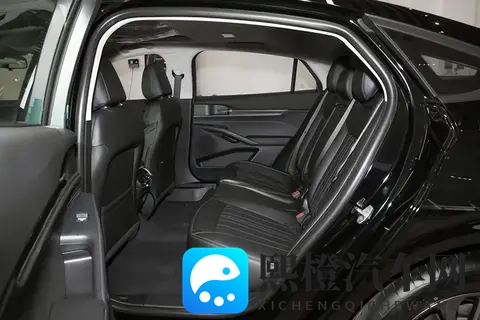 15万落地合资中型车,油耗、空间、动力都给足了惊喜-1