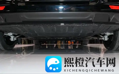 旗舰配置下放!零跑Lafa5预售,8295芯片+19寸轮圈,仅1058万起-2