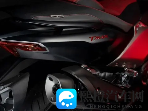 雅马哈TMAX推出25周年纪念版,这款“三缸踏板”怎么这么牛呢?-3