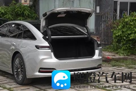 从日常体验看进口皇冠 Sedan 两款车型的配置选择-1