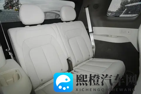 带全家出行,我选择腾势 N8L 的原因:空间、配置兼顾实用与经济-2