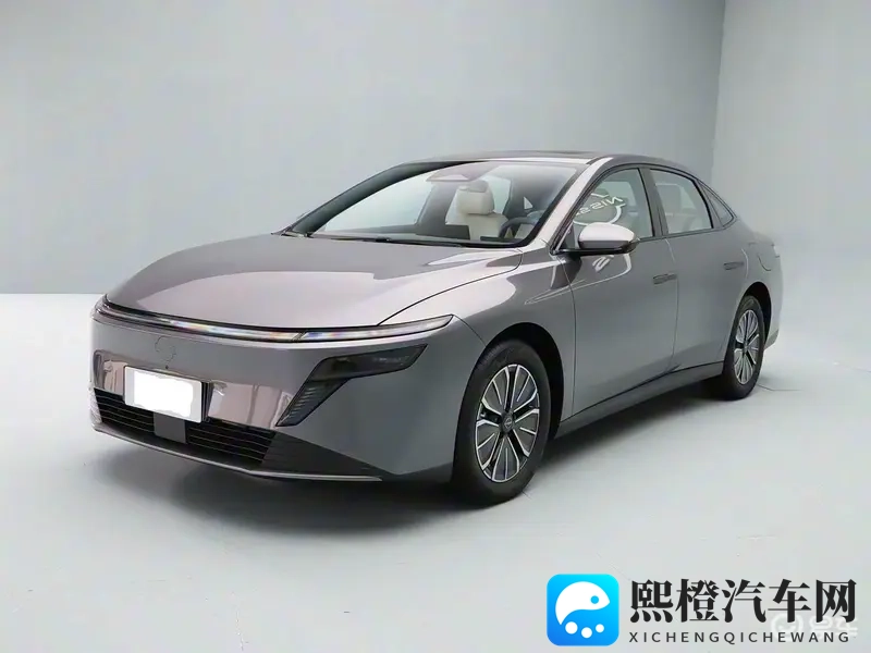 日产新插混中型车预售，酷炫外观，四轮独悬，续航180公里-1