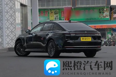 30 万左右选中大型混动轿车，皇冠（进口）怎么选？别被配置绕晕了-3