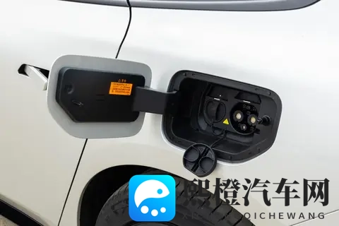 激光雷达+8295芯片,选15万级轿跑可以看看eπ007+表现如何-1