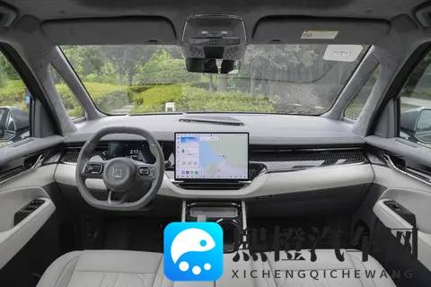 家用MPV推荐极氪009：全家都夸的空间大平层，还有红绿灯计时-3