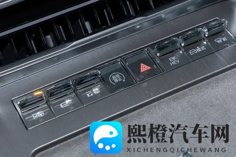 腾势N8L DM试驾：3198万元起售，能装下三代人欢乐的大六座SUV-1