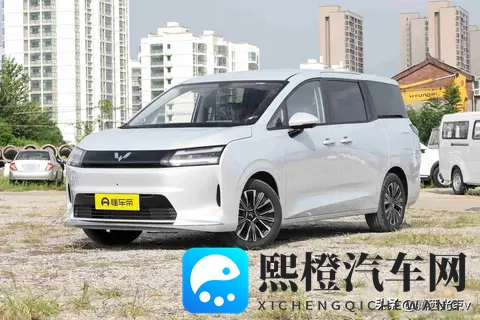 五菱星光730要来了，价格打到7万，MPV市场怕是要乱套-2