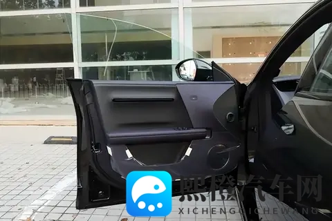 20万预算买“新豪华”？这台国产车把年轻人想要的全安排上了-3