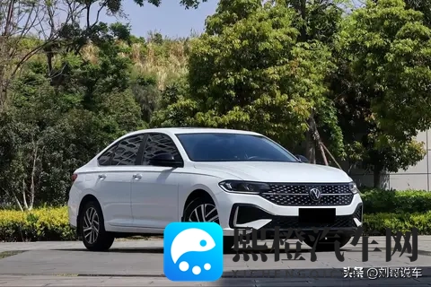 一亲二摸三叉：初吻轻触指尖，巧妙交织情感-1