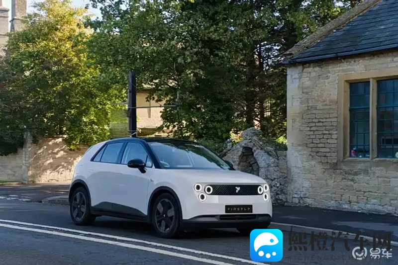 萤火虫右舵版量产车曝光：首批发新加坡，2026年多国上市-1