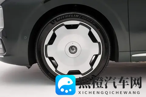 别急着买问界M7！零跑D19盲订开启，增程版也有500km纯电续航-2