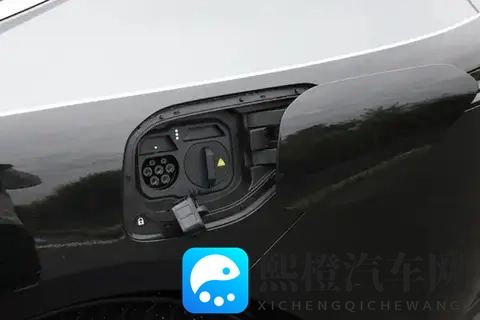 12项豪华配置+10项创新升级,阿维塔12四激光版实力有多强?-3