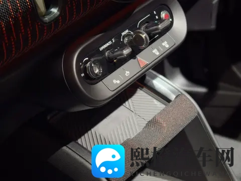 静态体验全新MINI COUNTRYMAN:更大更硬朗,更有创意的内饰-2