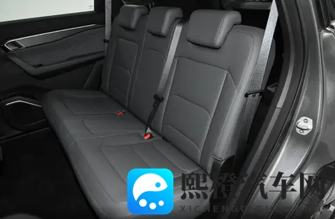 三种座椅布局可选,2026款吉利豪越L实力提升,能获得用户认可吗-1