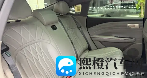 吉利银河星耀8系统变手机 玩家整活停不下来 穷鬼也能开豪车?-3