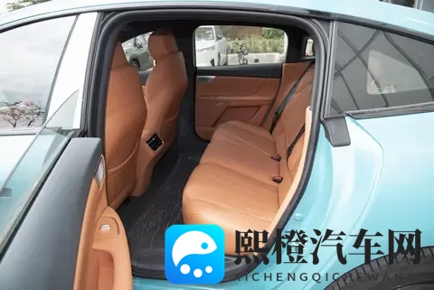 东风奕派eπ007+到店，全系标配激光雷达+8295芯片，还带电动尾翼-3