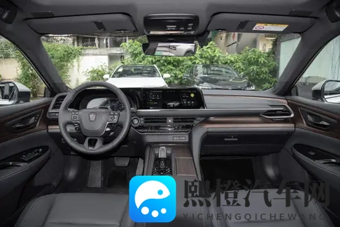 30 万左右选中大型混动轿车，皇冠（进口）怎么选？别被配置绕晕了-2