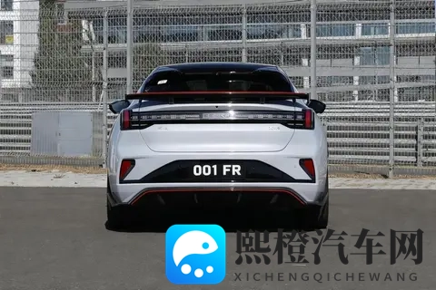 国产性能车硬碰硬,小米SU7 Ultra和极氪001 FR,到底谁更强?-3