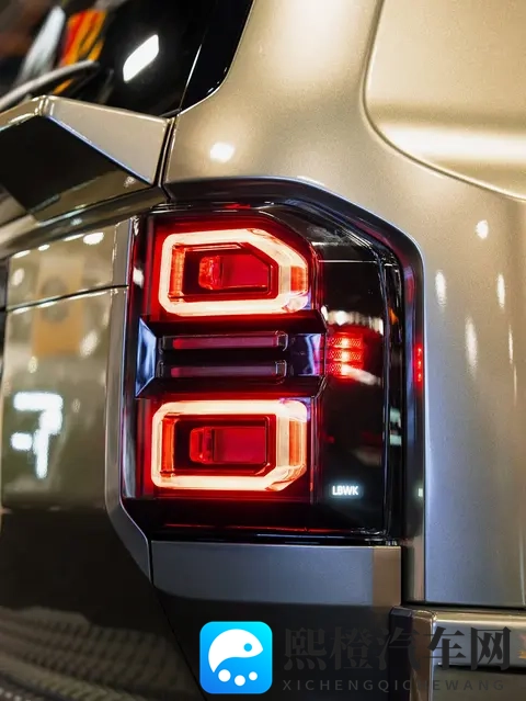 两个球球抖动视频抓球球:球球抖动瞬间,挑战抓取技巧展示-1