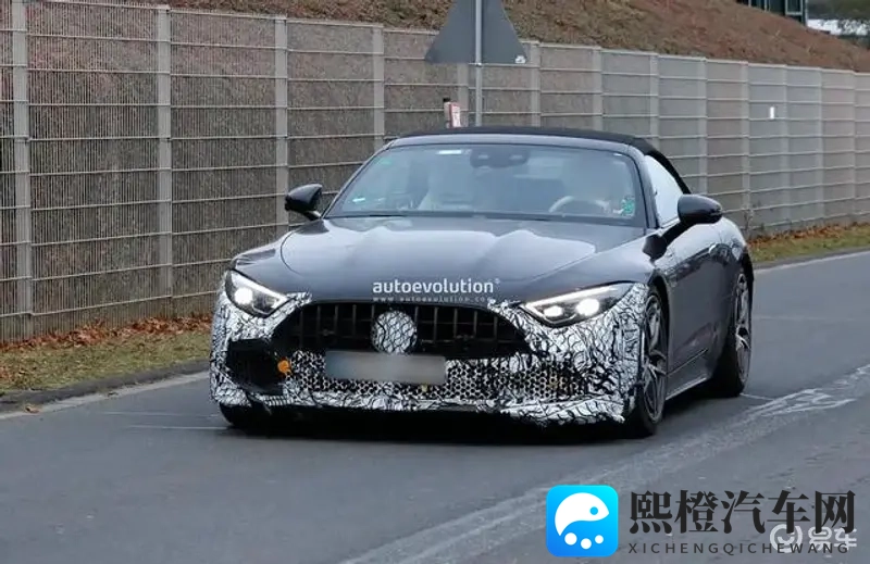 即将迎来中期改款 新款梅赛德斯-AMG SL谍照曝光 或2026年发布-1