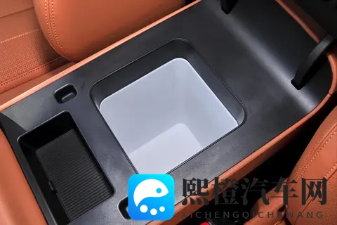 家有萌娃+长途刚需？方程豹钛7用1000L空间+1300km续航给出答案-1