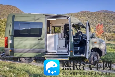 定制车型:可供两人乘坐的奔驰Sprinter 4x4,配备电磁炉和马桶-1