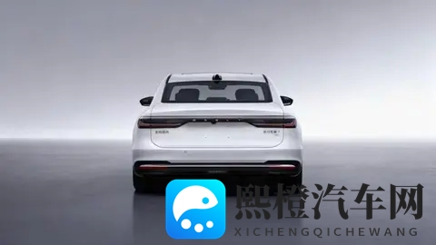 吉利银河星耀7亮相，插混轿车续航达165公里-1