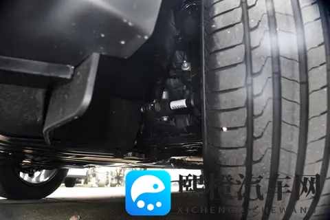 2025 款福特领睿：心动版到精领型差 41 万，多花钱换配置值吗？-3