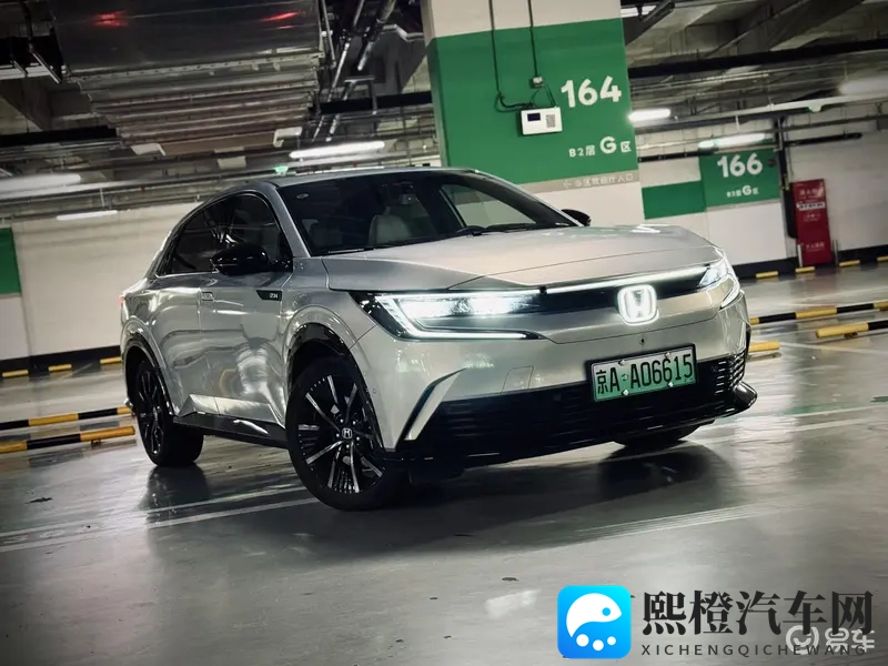 黄色软件2025：2025年，揭秘网络色情软件内幕-1