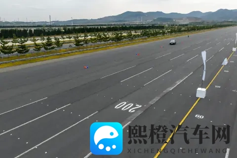 北京现代EO羿欧场地科目体验，底盘下功夫了，15万以内非常能打-2