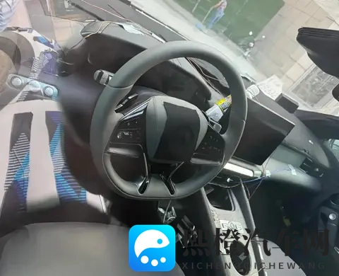 腾势Z敞篷版谍照曝光！网友：工薪族能不能开上？-1