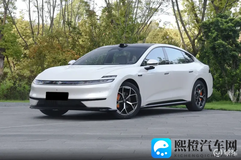 建议看小鹏MONA M03的朋友，先看看长安启源A06-1