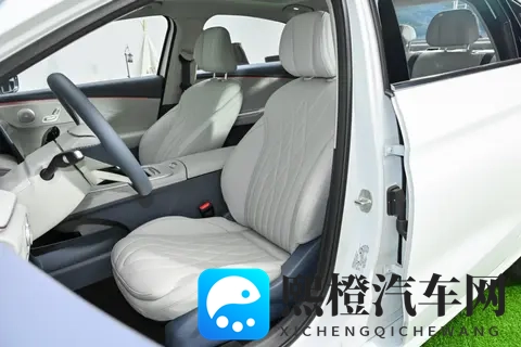 10万级家轿太卷了！风云A8L对决秦L DM-i，谁更能拿捏年轻人？-2