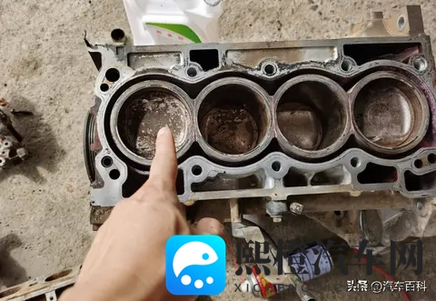 别再把N档当摆设!老司机演示4个用法,省油还护车,新手一看就会-1