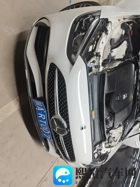 2万公里，一手白色奔驰C级，22万多体验豪华质感！-1