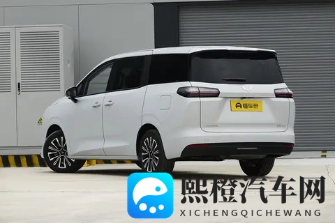 10万级家用MPV市场新标杆!五菱星光730 PHEV来了-3