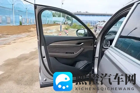 沃尔沃同平台，降13万后更值？实测感受-2